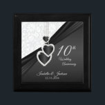 Tionde årsdagen av svartvit och vit Bröllop Smyckeskrin<br><div class="desc">Tionde Bröllop-årsdagen av Design Gift Box. ⭐ Denna produkt är 100 % Anpassade. Grafik och / eller text kan läggas till, tas bort, flyttat, storleksändras, ändras runt, roteras osv. 99 procent av mina konstruktioner i min butik är gjorda i lagrar. Det gör det enkelt för dig att ändra storlek på...</div>