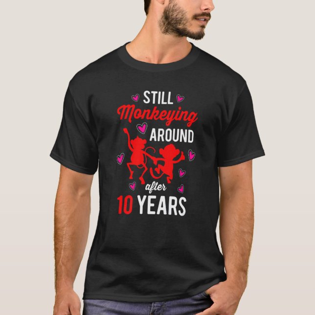 Tionde tioårsjubileet i BröllopMonkeying Make T Shirt (Framsida)