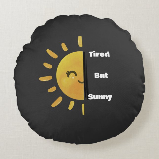 Tired but Sunny ☀️ | Funny Summer Burnout  Rund Kudde (Framsidan)