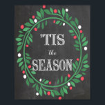 "Tis the Season Chalkboard Print Poster<br><div class="desc">"Det här är säsongen att vara glad! Fa la la la la,  la la la la! Dra upp din helgdag-dekaler med den här unika designen av kalkylbord. Se till att kontrollera min butik för liknande samordnande design och produkter.</div>
