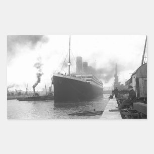 Titanic i Southamptons dockor Rektangulärt Klistermärke