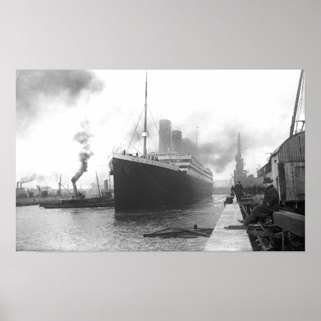 Titanic vid Southampton hamn Poster (Framsidan)
