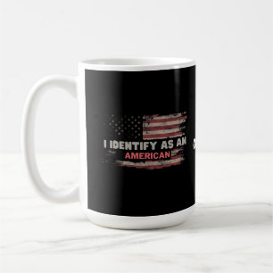 Titel: Jag identifierar mig som amerikansk Flagga Kaffemugg
