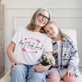 Titta inte bakåt i modern inspirationell upplyftni t shirt