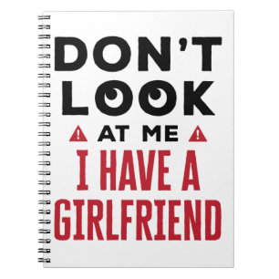 Titta inte på mig. Jag har en Girlkompis Funny BF Anteckningsbok