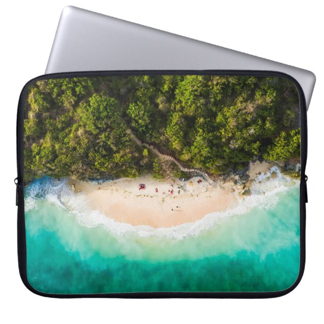 Titta ovanifrån, häpnadsväckande antennvy över en  laptop fodral (Framsidan)