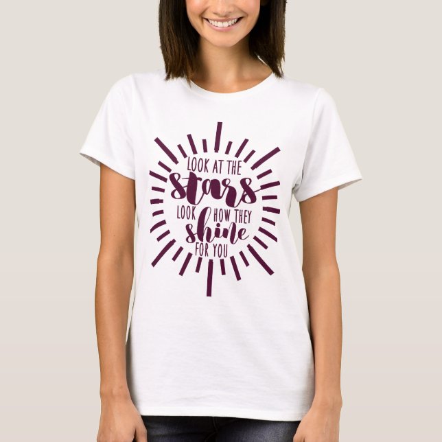 Titta på Stars Lycklig Motivational Typography Tee (Framsida)