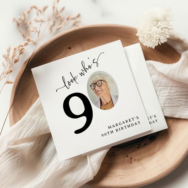 Titta vem som är 90! Modern foto 90-årsdag Pappersservett (Skapare uppladdad)