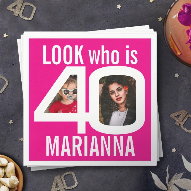 Titta vem som fyller 40 år 2 foton vit rosa party pappersservett (Skapare uppladdad)