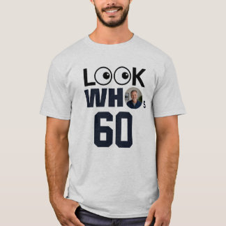 Titta vem som fyller 60 Rolig personlig födelsedag T Shirt