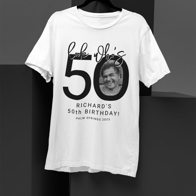 Titta vem som fyller Femtio | Foto 50-årsdag T Shirt (Skapare uppladdad)