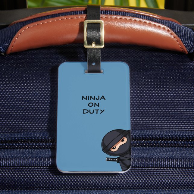 Tittande Ninja på Blått Bagagebricka (Framsida Insitu 2)
