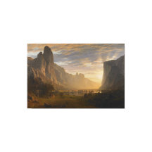 Tittar Down Yosemite Valley
