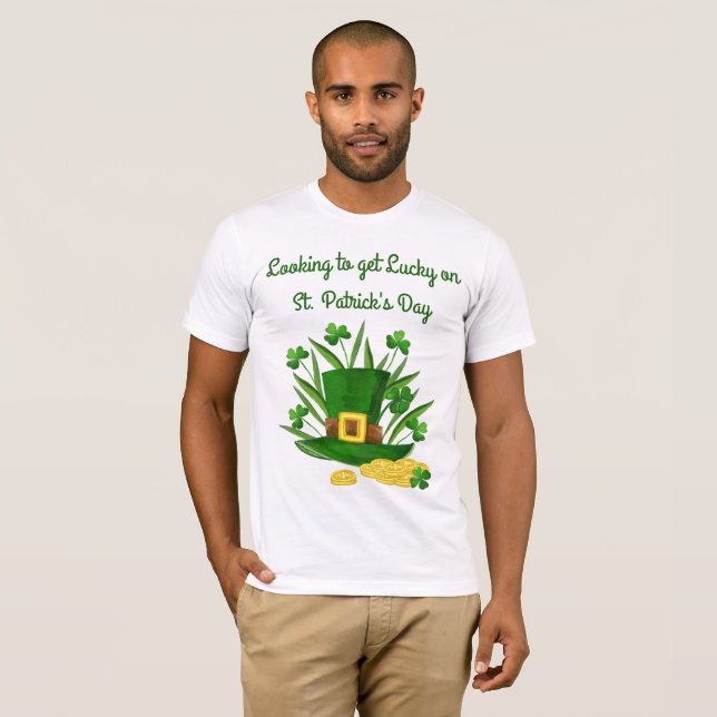 Tittar för att få den lyckliga Sts Patrick T Shirt (Hel framsida)