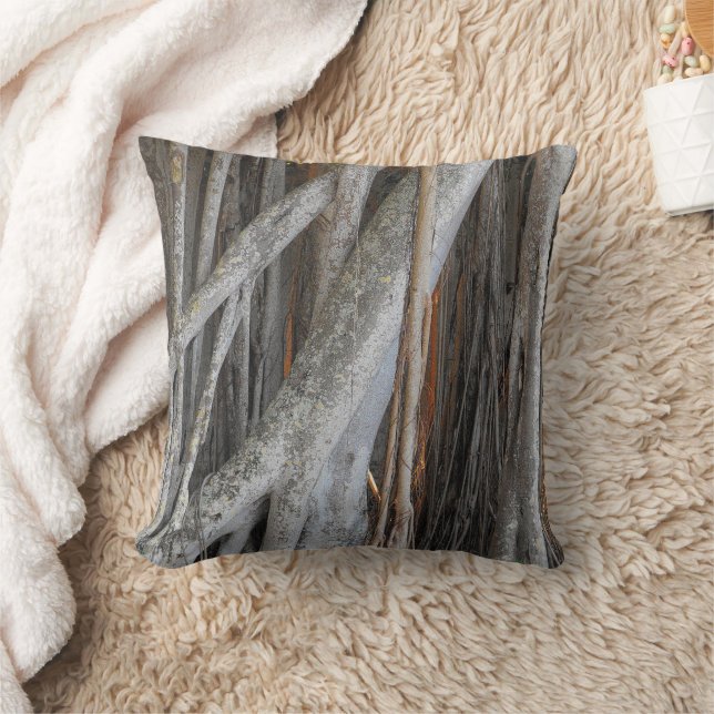 Tittar genom Banyan Träd Kudde (Filt)