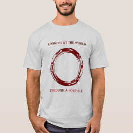 Tittar genom en porthole en färg-skjorta t shirt