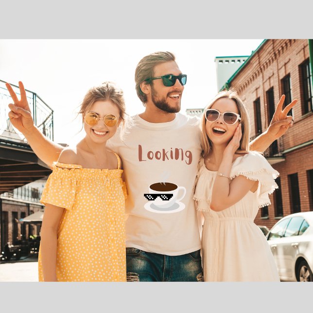 Tittar Hett Tshirt T Shirt (Skapare uppladdad)