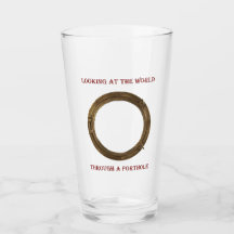 Tittar i världen genom en Porthole färg