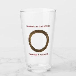 Tittar i världen genom en Porthole färg Glaskopp