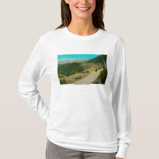 Tittar in mot den Piru CanyonRidge rutten, CA T-shirt (Framsida)