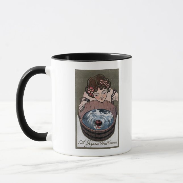 Tittar kvinnor i Wood Barrel Mugg (Vänster)