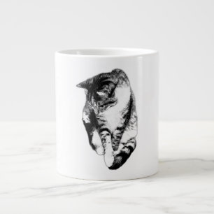 Tittar ned Tabby katt, Monokrome Mugg Jumbo Mugg