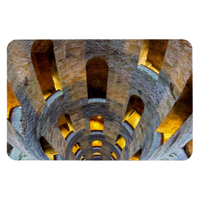 Tittar ner i St Patricks brunn Magnet (Horisontell)