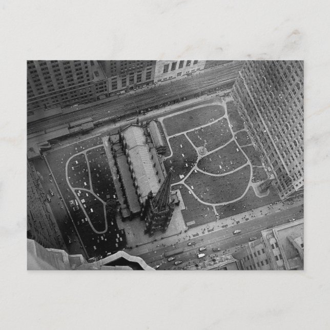 Tittar ner på Trinity Church och Cemetery Aerial Vykort (Framsida)