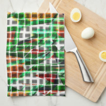 Tittar som vävt basket över ett foto av gräs