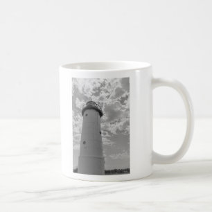 Tittar upp Manistee Lighthouse Grayscale Kaffemugg