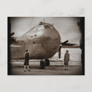 Tittar upp på Bomber Vykort