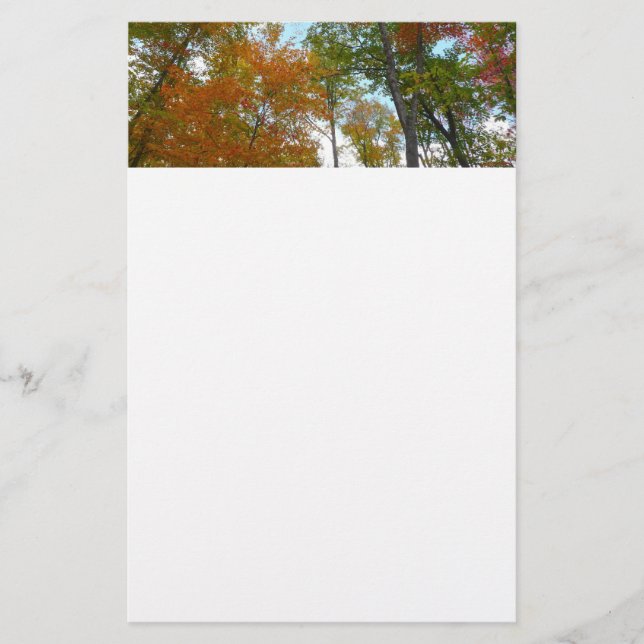 Tittar upp till Höst löv I-färgad blomning Brevpapper (Framsida)