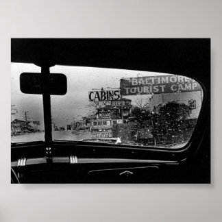 Tittar ut fönstret poster