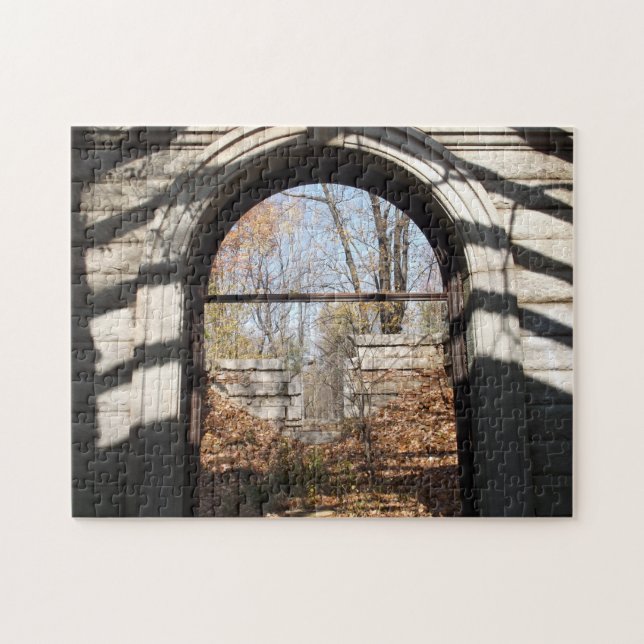 Tittar ut genom ruinen pussel (Horisontell)