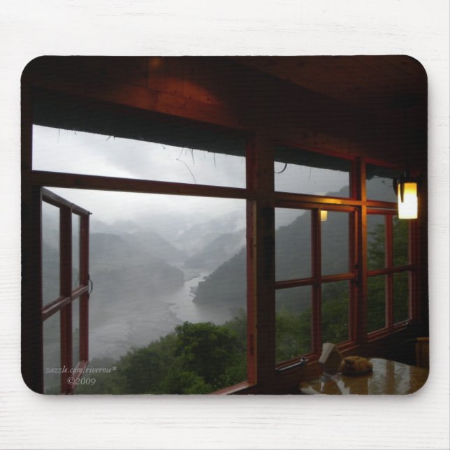 Tittar ut musmatta (Framsidan)