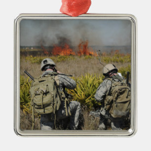 Tjäna som soldat appell i information julgransprydnad metall