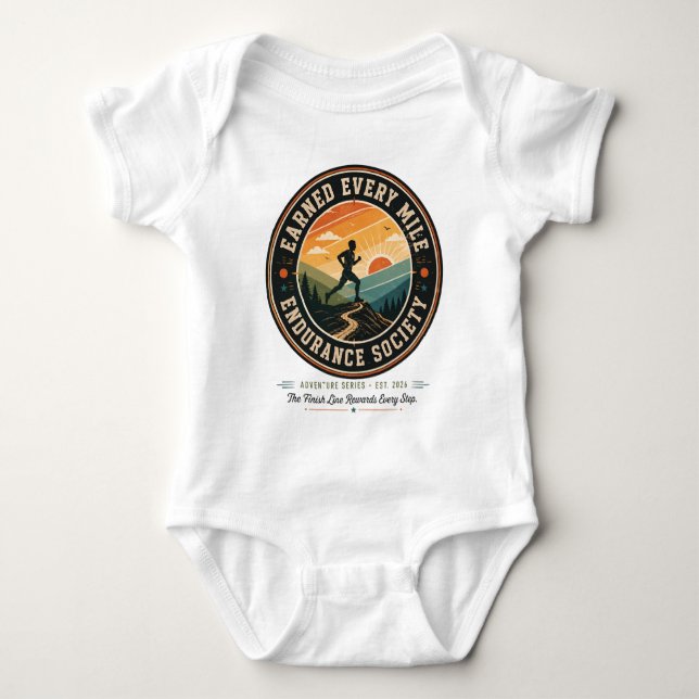 Tjäna varje mil uthållighet Trail Runner Retro T-s T Shirt (Framsida)