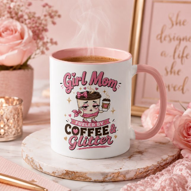 Tjej-mamma driven av kaffe och glitter Rosa Rolig Mugg (Pretty in pink, powered by coffee. Girl Mom life. 🌸☕)