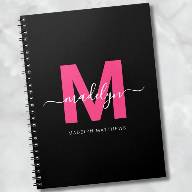 Tjejaktig svart het rosa initial monogram namn anteckningsbok (Girly Black Hot Pink Initial Monogram Name notebook)