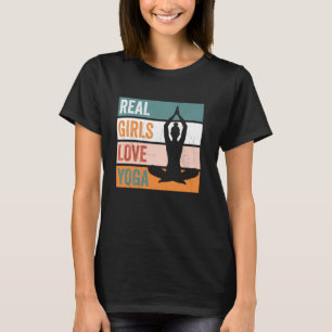 Tjejer älskar yoga rolig yogi t shirt