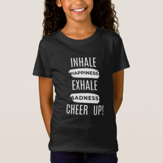 TJEJER BARN INHALERAR OCH EXHALERAR LYFT HUMÖRET T SHIRT