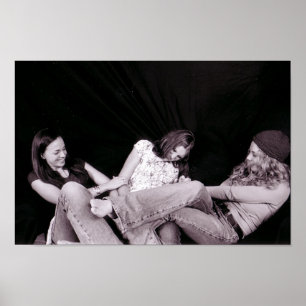 Tjejer som kliar poster