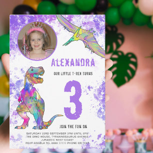 Tjejers dinosaurie-tema födelsedagsfest vid 3 års inbjudan vykort