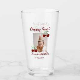 Tjerry först fotoungar i grattis på födelsedagen,  glaskopp