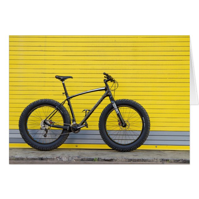Tjock Bike on Gult Wall Hälsningskort (Framsidan Horizontal)