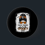 Tjock lår och taloky Vibes Halloween Messy Bun Knapp<br><div class="desc">Tjock lår och taloky Vibes Halloween Messy Bun Roligt</div>