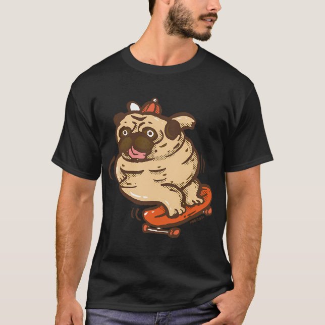 Tjock mops som spelar surf skate t shirt (Framsida)