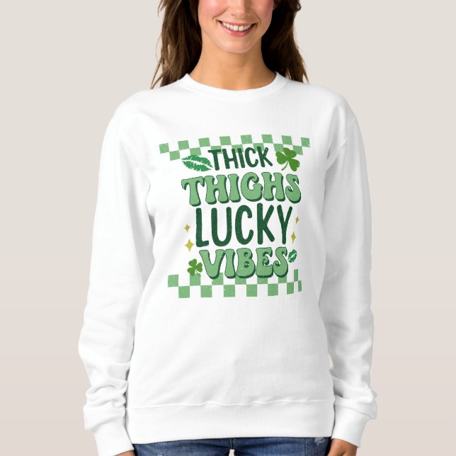 Tjock Thighs Lucky Vibes St. Patrick's Day T Shirt (Framsida)