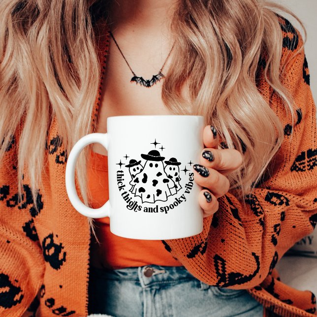 Tjock Thighs & Spooky Vibes Halloween Kaffemugg (Skapare uppladdad)
