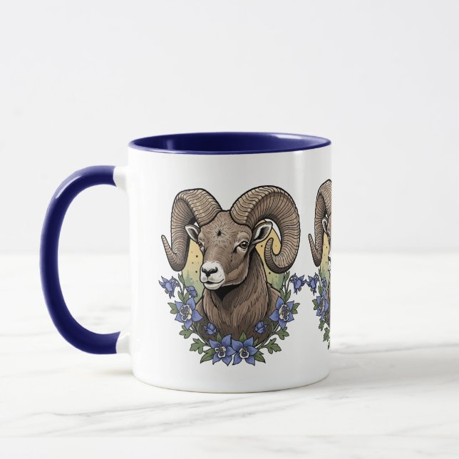 Tjockhornsfår med blåa Aquilegia-blommor från Colo Mugg (Vänster)